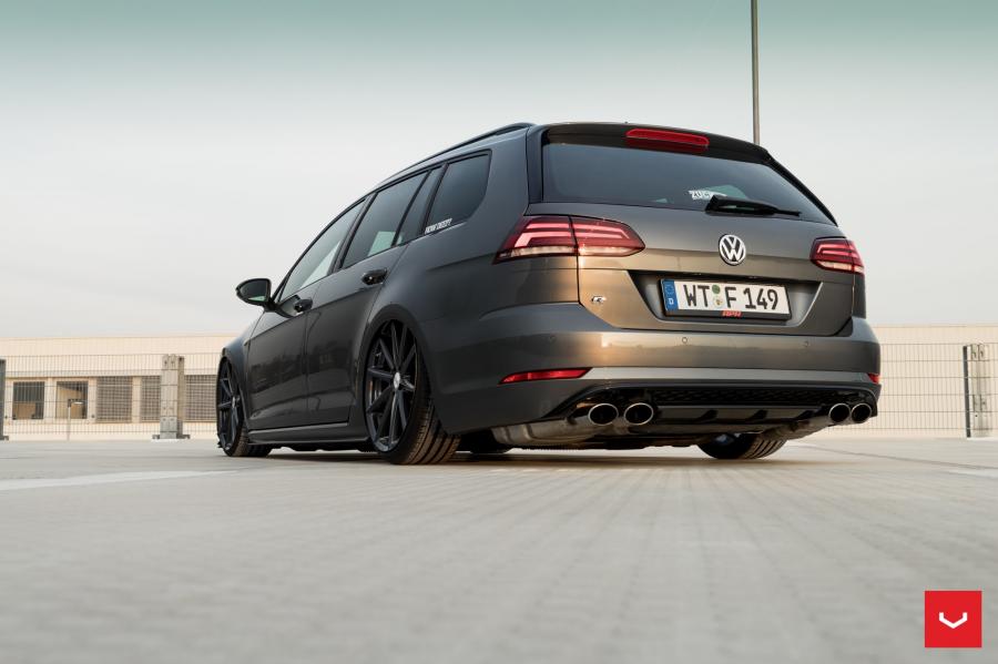  Volkswagen Golf R Estate on Vossen Wheels (VFS-10) 2017 года  (фото 15 из 30)